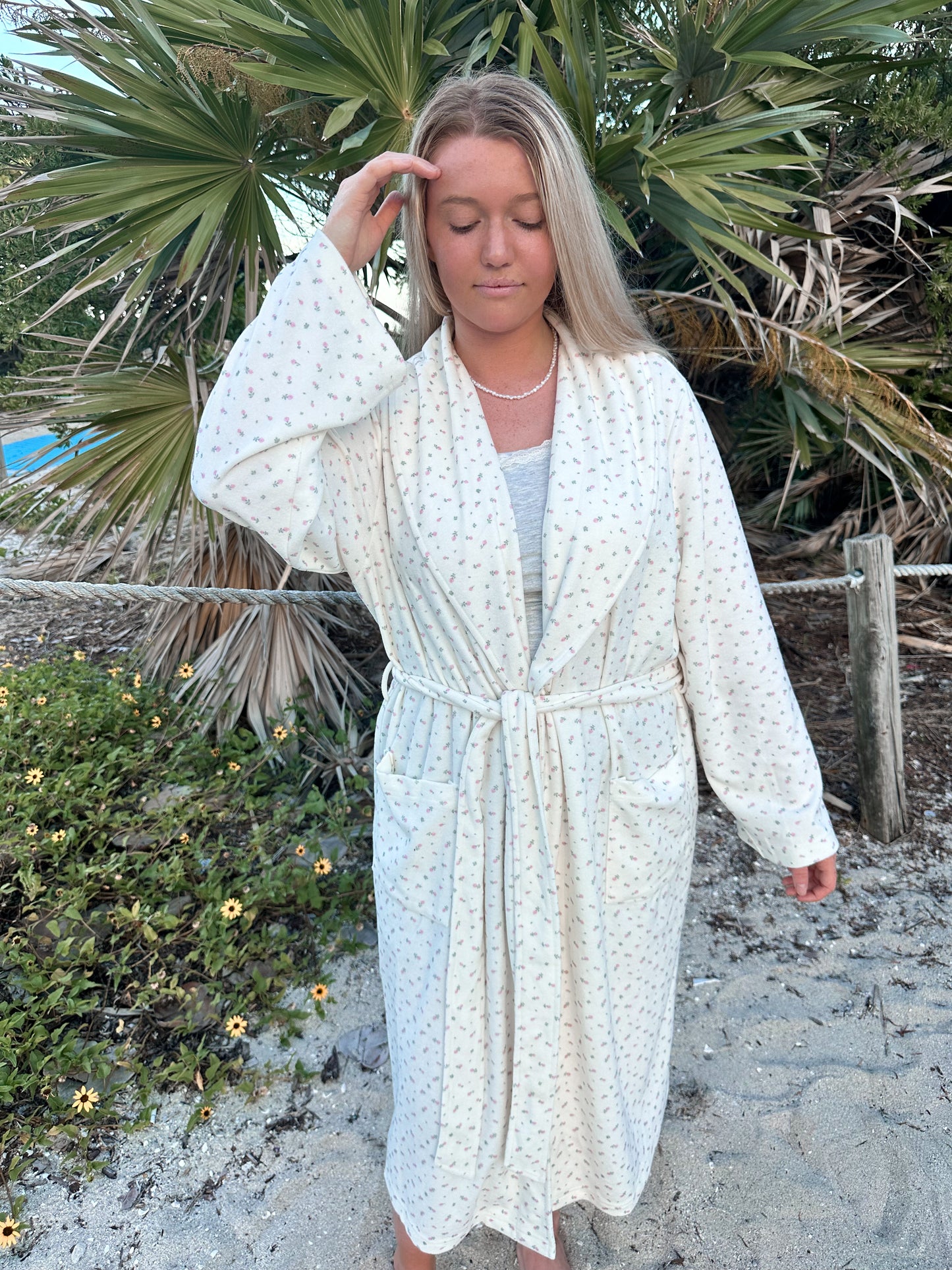 Pink Roses Dream Hotel Robe